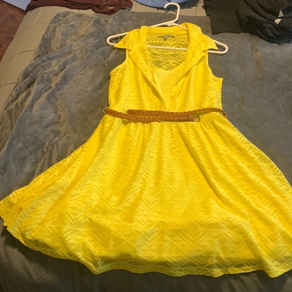 Dresses & Skirts - Never worn yellow “Misses XL” dress